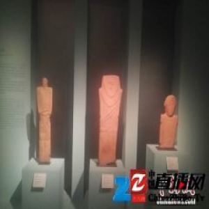 沙特出土文物展砂岩人雕像“呆萌” 黄金面具精致