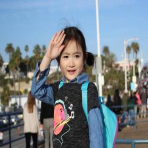 长这么大了！奥莉摆迪士尼公主造型超可爱