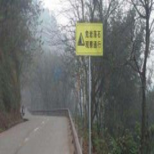 小伙景点被落石砸死:家属索赔不成 官方称可起诉