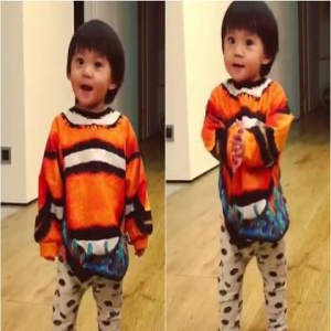 超萌！咘咘大喊“爱爸爸” 被夸好棒火速拍手