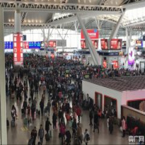 舞动指尖 刷脸机 机器人——看珠三角铁路的智慧春运