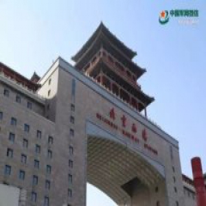 春运｜她在风中默默地望着，丈夫在哨位上静静地站着