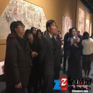 成都博物馆成“网红”景点 外国领事组团参观敦煌艺术大展