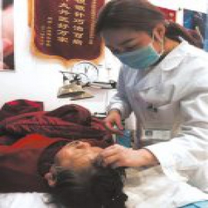 “医联体”进社区 乌鲁木齐居民家门口看病