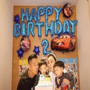 范玮琪双胞胎儿子2岁了，保姆的礼物超感人