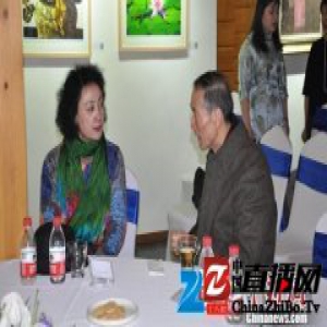 女画家张娜办个人作品展：作品里都是我的情感符号