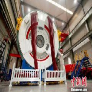 国内首台6MW海上半直驱永磁同步风力发电机下线