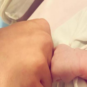 恭喜！baby生下小王子 黄晓明公布宝宝名为“小海绵”(图)