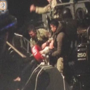 歌迷遭遇性骚扰 男歌手暂停演出救人获赞