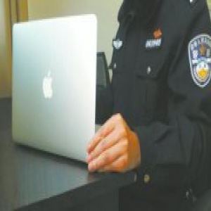 两“弹弓大盗”射碎车窗 10天作案数十起(图)