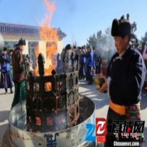 小年夜内蒙古多地举办传统少数民族祭火仪式