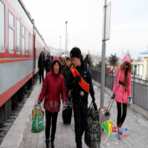 内蒙古锡林铁警全面出动 确保春运安全服务到位