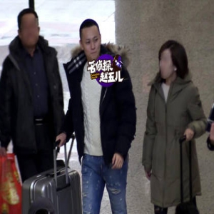 杨紫秦俊杰酒店幽会同回房 女方派车接人