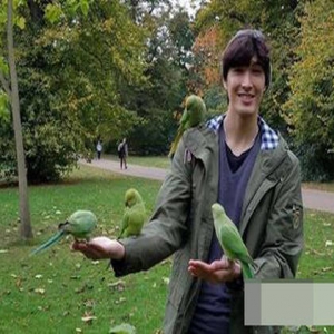 锦荣与蔡依林分手后首露面 返乡忙“接生”(图)