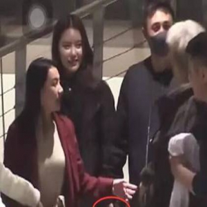 号称单身的杜淳疑恋情曝光 被拍到牵手神秘女(图)