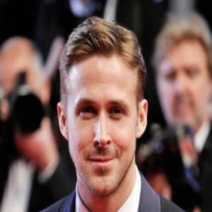 瑞恩·高斯林：迷妹为他游行 他却只爱“姐姐”