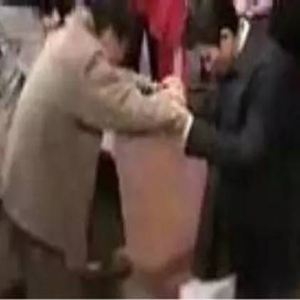 刘德华能走红34年，这4次下跪说明很多问题(图)