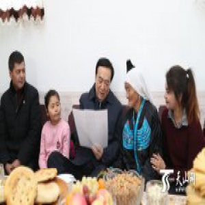 把总书记的亲切关怀转化为民族团结的强大动力 像石榴籽那样紧紧抱在一起