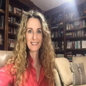 单亲妈妈借百万带4个娃自建豪宅 全程只靠视频自学