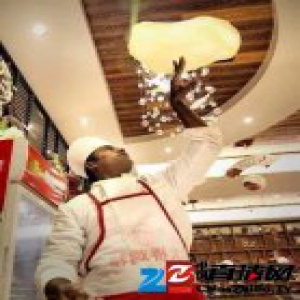 外国民工在中国住这样！印度小伙住15平阁楼朝鲜姑娘说不如朝鲜