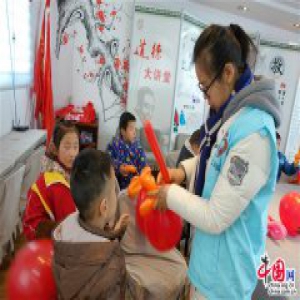 【网络媒体走转改】基层社工 就在身边的温暖之手