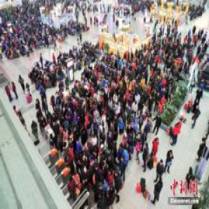 中国各地迎来春运返乡客流最高峰