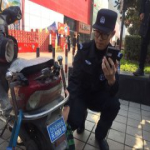 新春走基层|90后“警二代”：接过父亲枪 执勤守平安
