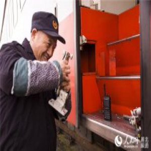 春运故事：父子联手保春运