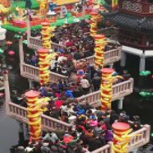 申城多个旅游景点人气旺 豫园将视情况“只出不进”