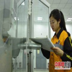 网络媒体走转改：高铁的“陆地飞行” 叫醒司机的人