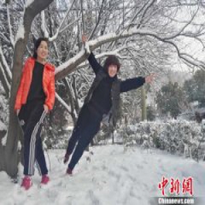 江苏多地迎来鸡年第一场雪 苏北部分高速实行一级管制