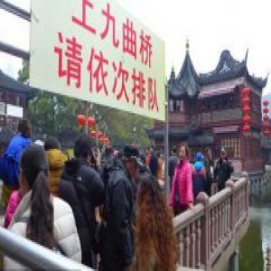 初一沪上旅游火爆 上海迪士尼明后天停止现场售票
