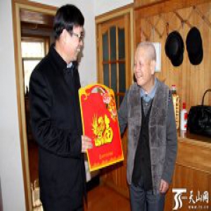 九旬抗战老兵温馨过除夕