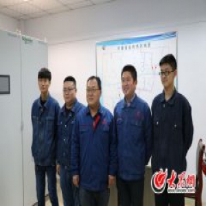 【网络媒体走转改】热力“暖男”厂房里忙年，除夕送暖就是拜年！