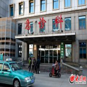 【网络媒体走转改】忙到爆的急诊科,没年味却有人情味