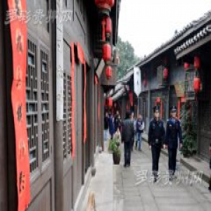 【网络媒体走转改】新春的坚守，老百姓交口称赞的“范大哥”