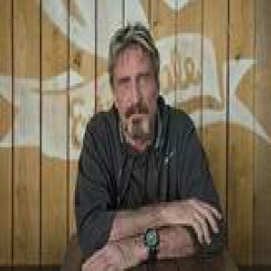 他被称作“杀毒软件教父”，吸毒贩毒，还竞选美国总统