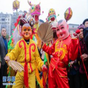 【网络媒体走转改】年味十足迎新春 喜气洋洋过新年