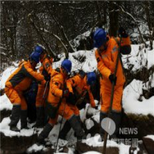 【网络媒体走转改】3100米高原世界最高电压等级带电作业