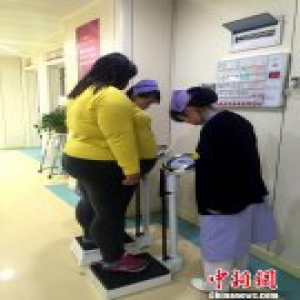 湖南300斤妈妈成功分娩一男婴 体重达2800克