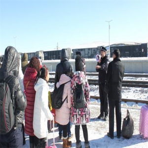 铁路返程客流高涨 铁警强化举措保平安