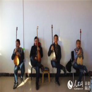 福海县：家门口的“冬不拉”培训班（组图）