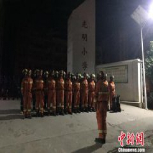 云南鲁甸4.9级地震：救援力量已达震中 部分房屋开裂