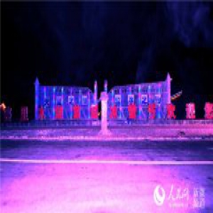 流光溢彩赛里木湖冰雪节（组图）