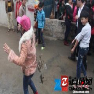 福建闽南摔泥巴节 越摔越快乐