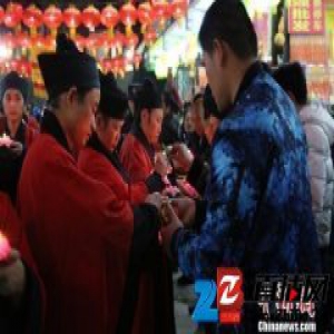 湖南南岳庙会元宵上演系列民俗表演 “旅游+文化”备受追捧