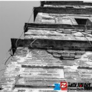 杭州临安功臣塔遭涂鸦 相关部门表示将进行整改