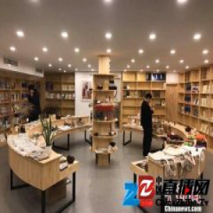 “90后书痴”开不打烊书店 找寻被遗忘的“慢文化”
