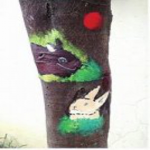 小兔上树？小区行道树成流动画廊