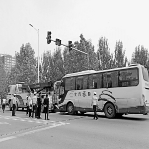 次渠北里乱停车整治初见成效 后续整治持续进行